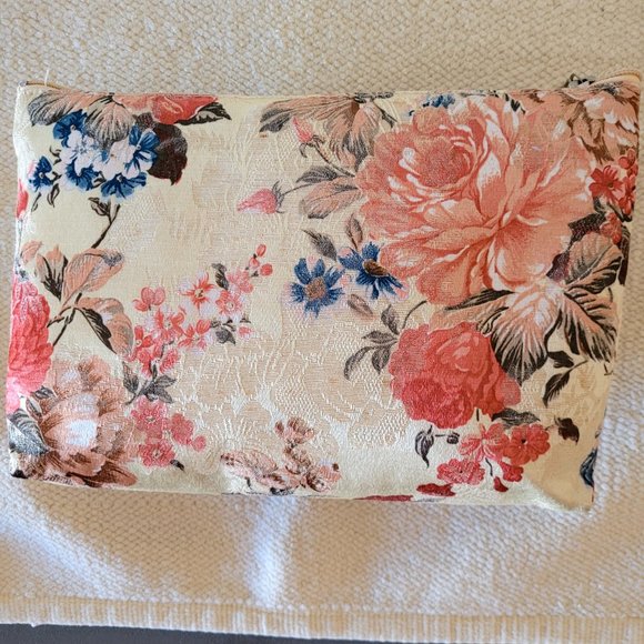 Once Upon A Rose Set of 3 Different Sizes Cosmetic Bags Floral and Blue New - Picture 2 of 4